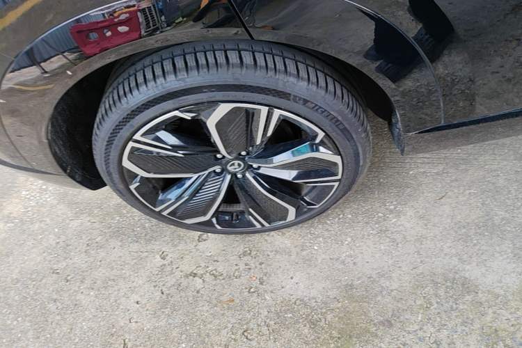 Used Mazda EZ-60 2025 Model Range-Extended 200 Max Right Rear Wheel Hub