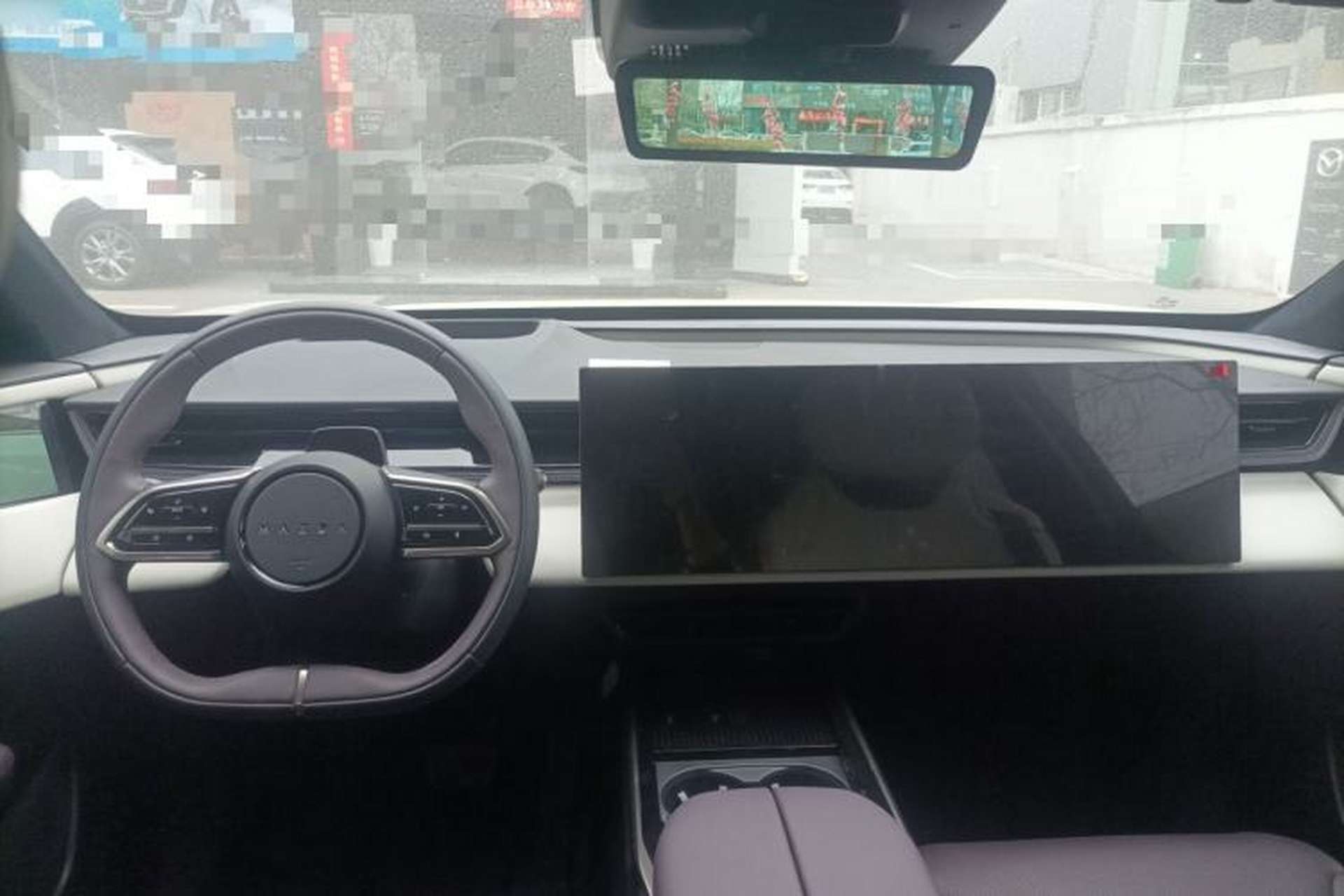 Used Mazda EZ-60 2025 Model Range-Extended 200 Max Center Console