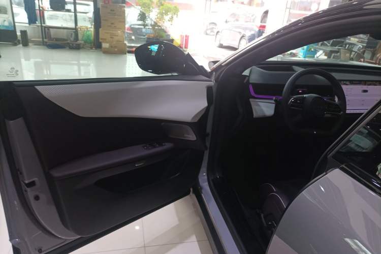 Used Mazda EZ-60 2025 Model Range-Extended 200 Max Driver Seat