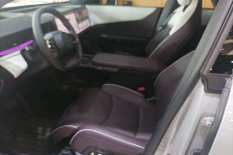 Used Mazda EZ-60 2025 Model Range-Extended 200 Max Left Front Seat