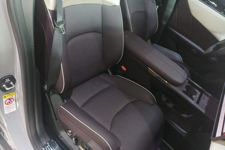 Used Mazda EZ-60 2025 Model Range-Extended 200 Max Right Front Seat