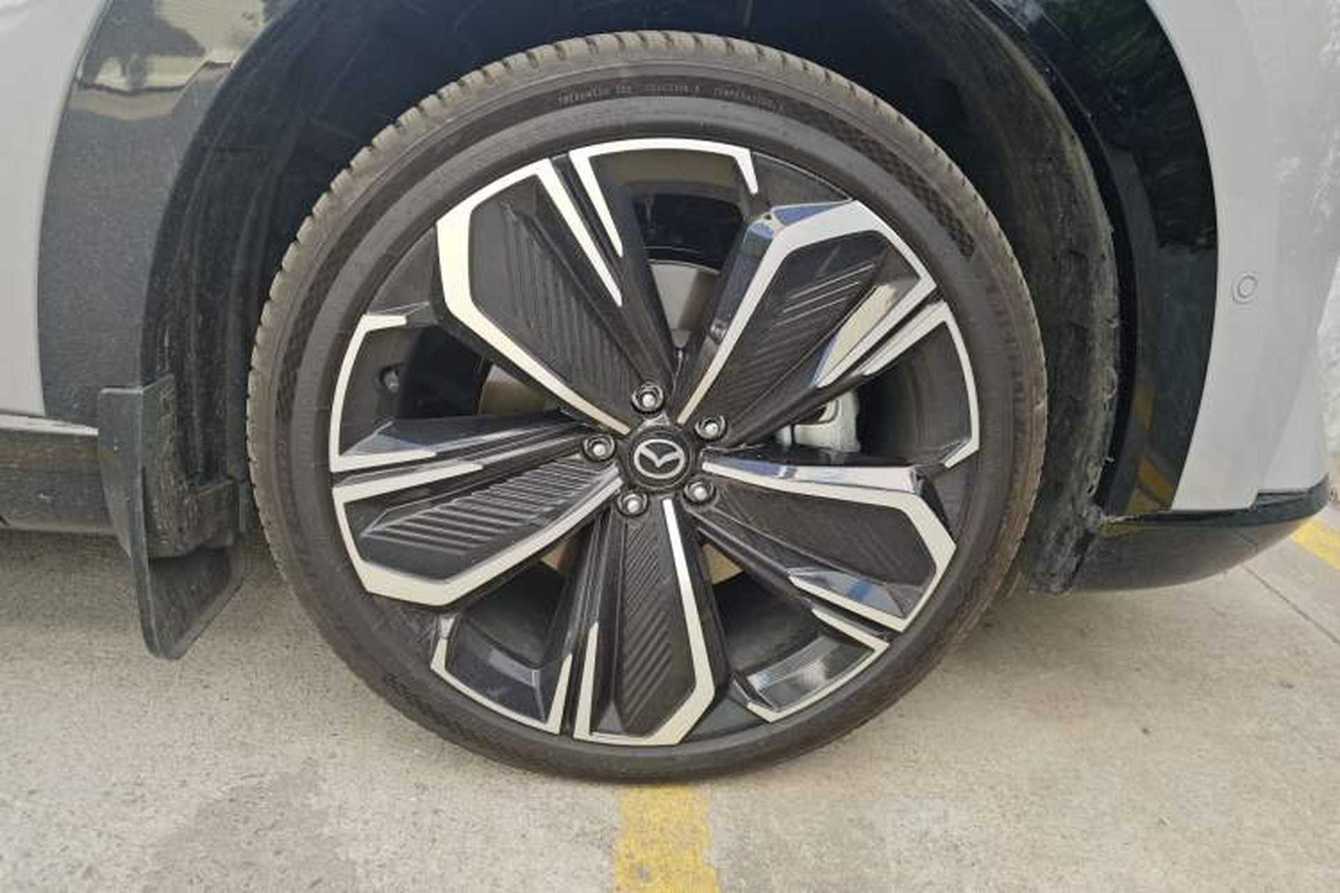 Used Mazda EZ-60 2025 Model Range-Extended 200 Max Right Front Wheel Hub