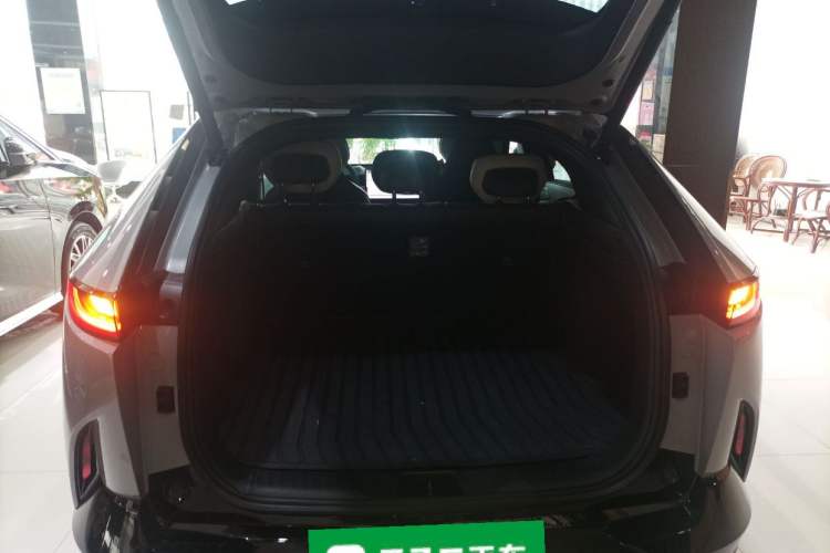Used Mazda EZ-60 2025 Model Range-Extended 200 Max Trunk
