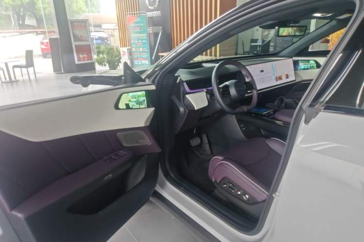 Used Mazda EZ-60 2025 Model Range-Extended 200 Pro Driver Seat