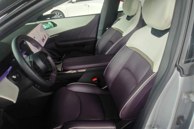 Used Mazda EZ-60 2025 Model Range-Extended 200 Pro Left Front Seat