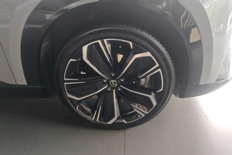 Used Mazda EZ-60 2025 Model Range-Extended 200 Pro Right Front Wheel Hub