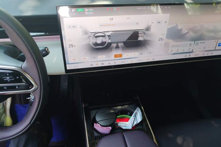 Used Mazda EZ-60 2025 Model Range-Extended 200 Max Audio And AC Panel
