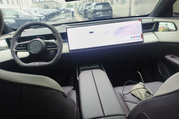 Used Mazda EZ-60 2025 Model Range-Extended 200 Max Center Console
