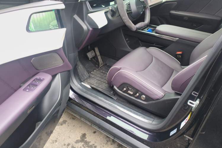 Used Mazda EZ-60 2025 Model Range-Extended 200 Max Driver Seat