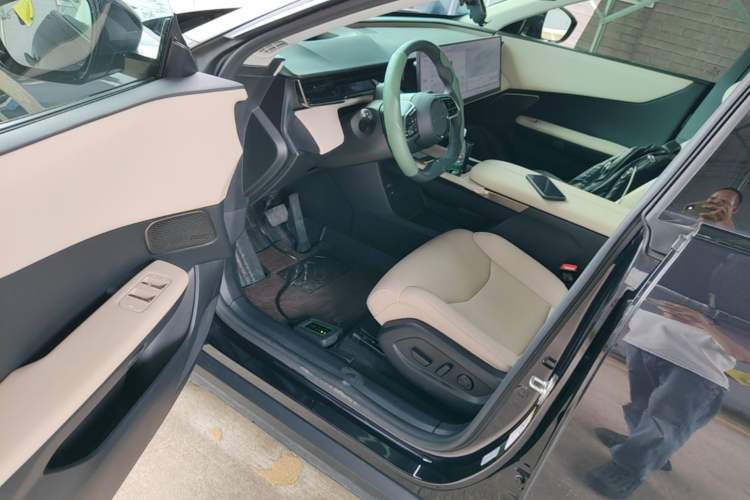 Used Mazda EZ-60 2025 Model Range-Extended 200 Pro Driver Seat