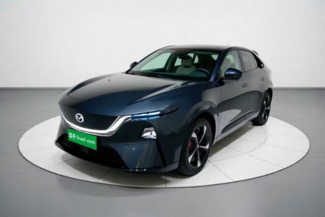 Ojetý Mazda EZ-60 2025 Model Range-Extended 200 Air