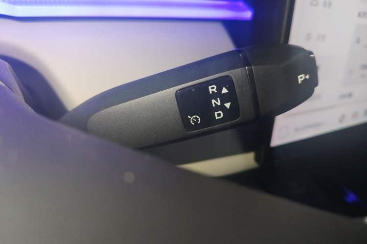 Used Mazda EZ-60 2025 Model Range-Extended 200 Max Gear Lever