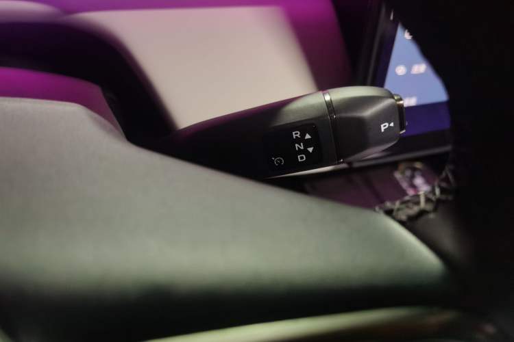 Used Mazda EZ-60 2025 Model Range-Extended 200 Max Gear Lever