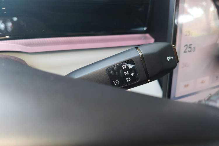 Used Mazda EZ-60 2025 Model Range-Extended 200 Max Gear Lever