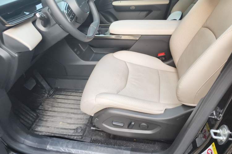 Used Mazda EZ-60 2025 Model Range-Extended 200 Pro Left Front Seat