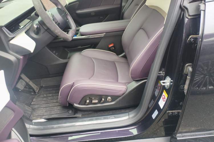 Used Mazda EZ-60 2025 Model Range-Extended 200 Max Left Front Seat