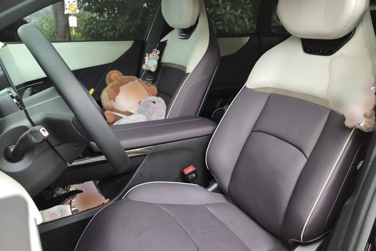 Used Mazda EZ-60 2025 Model Range-Extended 200 Max Left Front Seat