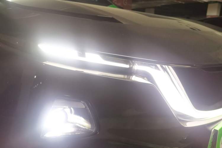 Used Mazda EZ-60 2025 Model Range-Extended 200 Max Right Front Headlight