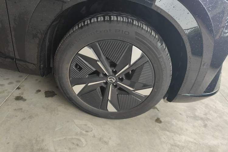 Used Mazda EZ-60 2025 Model Range-Extended 200 Max Right Front Wheel Hub