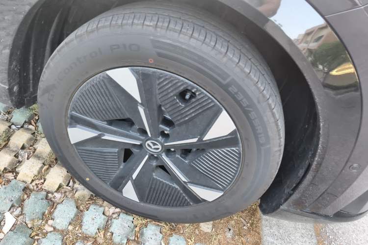 Used Mazda EZ-60 2025 Model Range-Extended 200 Pro Right Front Wheel Hub