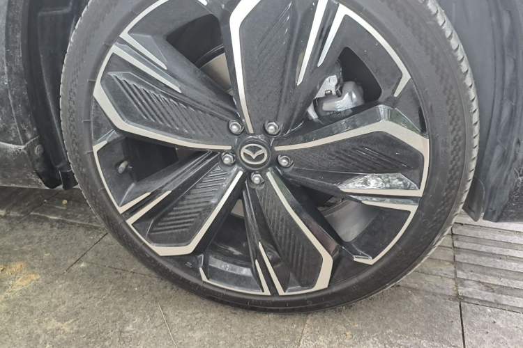 Used Mazda EZ-60 2025 Model Range-Extended 200 Max Right Front Wheel Hub