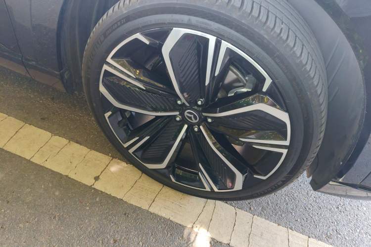Used Mazda EZ-60 2025 Model Range-Extended 200 Max Right Front Wheel Hub