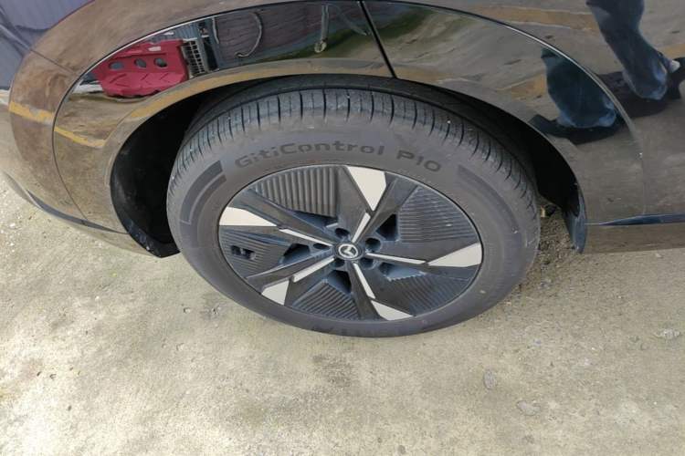 Used Mazda EZ-60 2025 Model Range-Extended 200 Pro Right Rear Wheel Hub