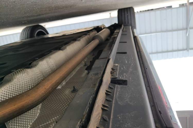 Used Mazda EZ-60 2025 Model Range-Extended 200 Pro Right Side Sill