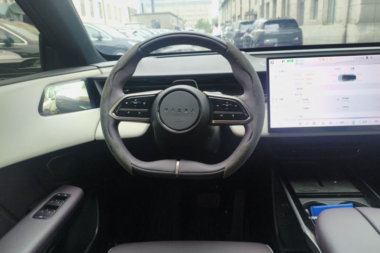 Used Mazda EZ-60 2025 Model Range-Extended 200 Max Steering Wheel