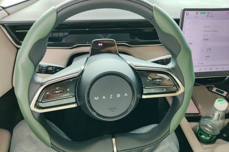 Used Mazda EZ-60 2025 Model Range-Extended 200 Pro Steering Wheel