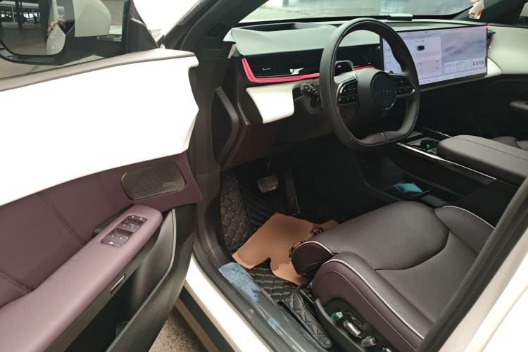 Used Mazda EZ-60 2025 Model Range-Extended 200 Max Driver Seat