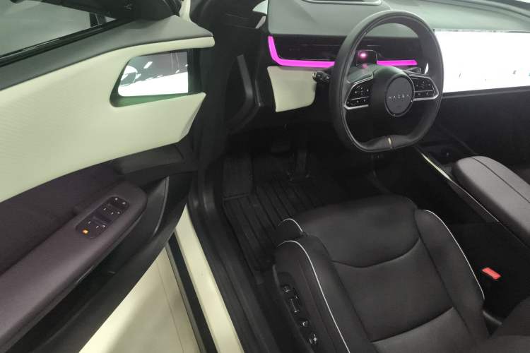 Used Mazda EZ-60 2025 Model Range-Extended 200 Max Driver Seat