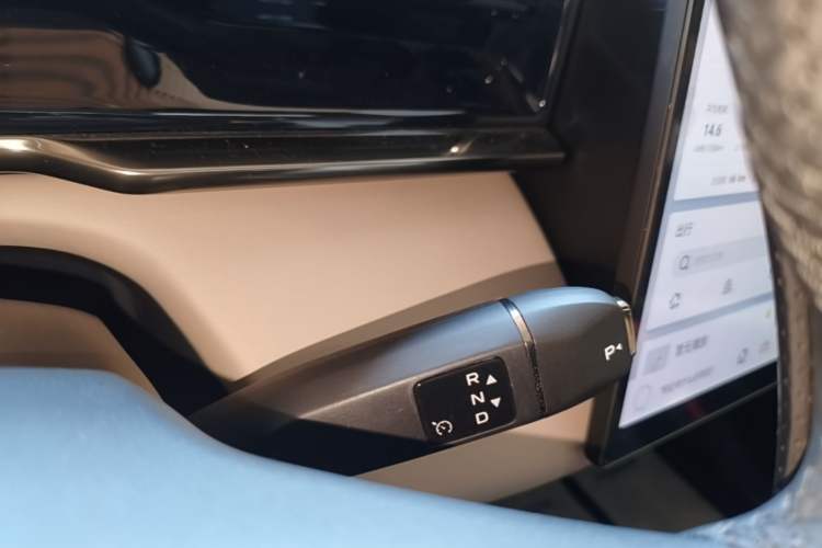 Used Mazda EZ-60 2025 Model Range-Extended 200 Air+ Gear Lever