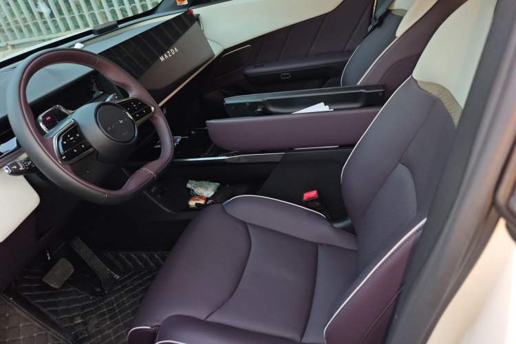 Used Mazda EZ-60 2025 Model Range-Extended 200 Max Left Front Seat
