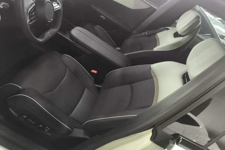 Used Mazda EZ-60 2025 Model Range-Extended 200 Max Left Front Seat