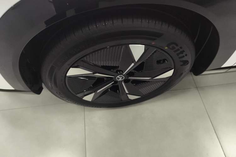 Used Mazda EZ-60 2025 Model Range-Extended 200 Max Left Front Wheel Hub