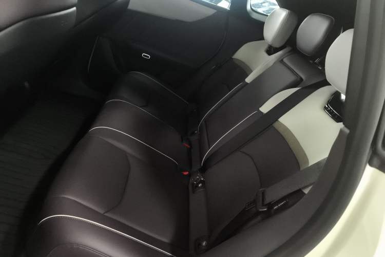 Used Mazda EZ-60 2025 Model Range-Extended 200 Max Left Rear Seat