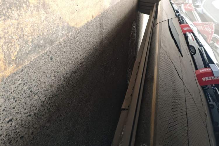 Used Mazda EZ-60 2025 Model Range-Extended 200 Max Left Side Sill
