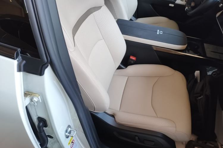 Used Mazda EZ-60 2025 Model Range-Extended 200 Air+ Right Front Seat