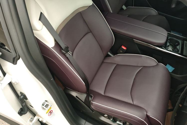 Used Mazda EZ-60 2025 Model Range-Extended 200 Max Right Front Seat