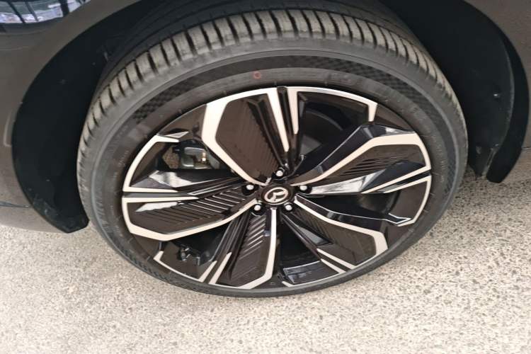 Used Mazda EZ-60 2025 Model Range-Extended 200 Max Right Rear Wheel Hub