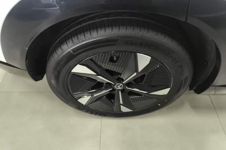 Used Mazda EZ-60 2025 Model Range-Extended 200 Max Right Rear Wheel Hub