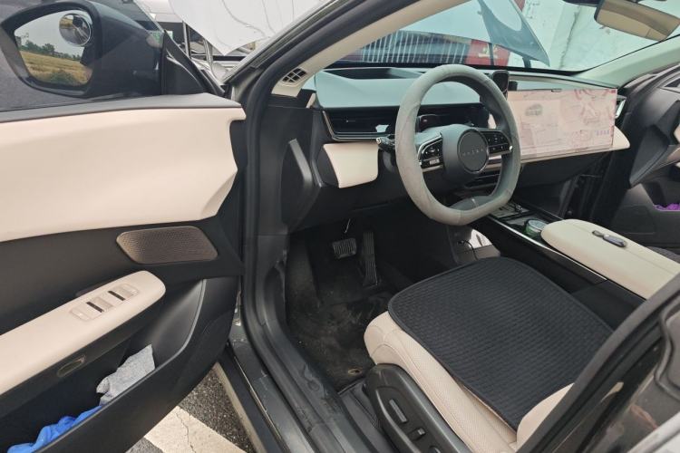 Used Mazda EZ-60 2026 Model Range: Extended-Range 200 Pro Driver Seat