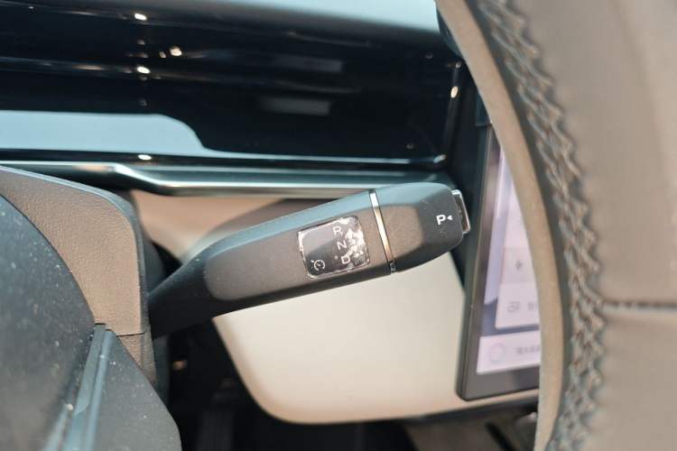 Used Mazda EZ-60 2026 Model Range: Extended-Range 200 Pro Gear Lever