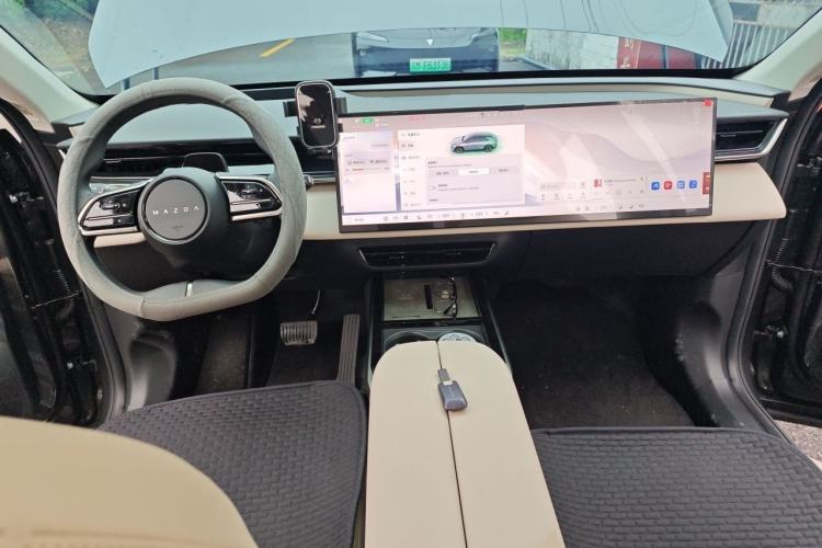Used Mazda EZ-60 2026 Model Range: Extended-Range 200 Pro Interior 2