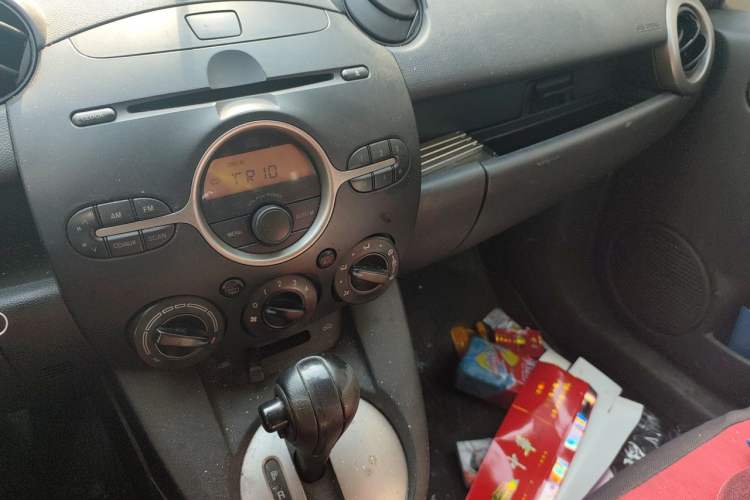 Used Mazda 2 2007 1.3L Automatic Standard Edition Audio And AC Panel
