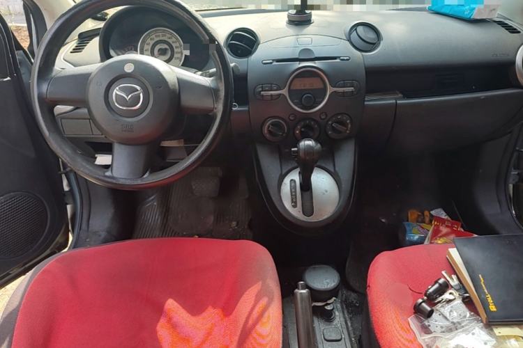 Used Mazda 2 2007 1.3L Automatic Standard Edition Center Console