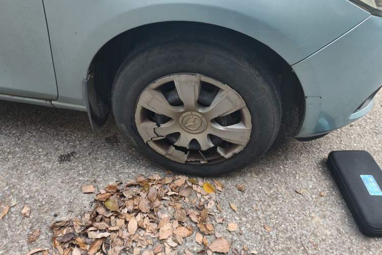 Used Mazda 2 2007 1.3L Automatic Standard Edition Right Front Wheel Hub