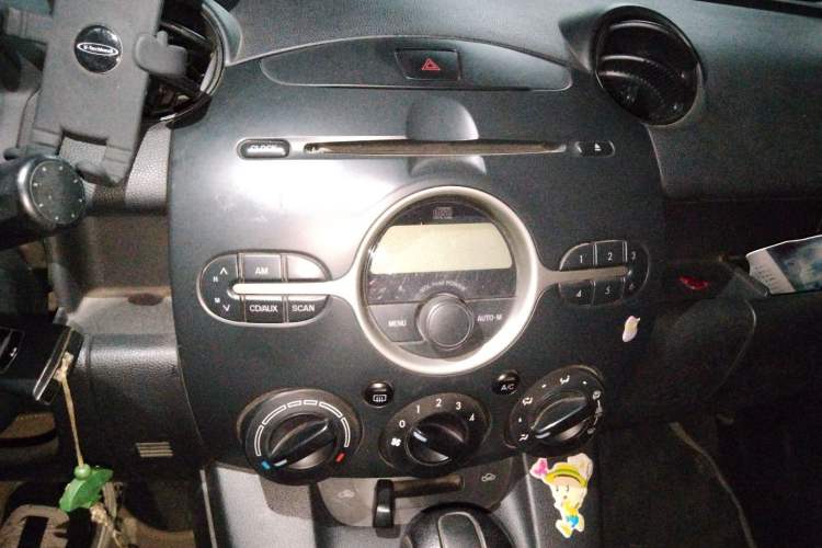 Used Mazda 2 2007 1.3L Automatic Standard Edition Audio And AC Panel