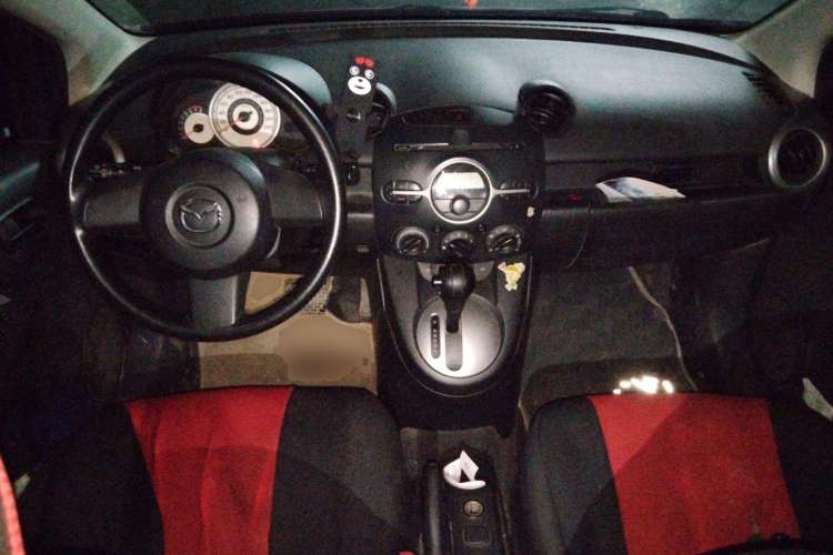 Used Mazda 2 2007 1.3L Automatic Standard Edition Center Console